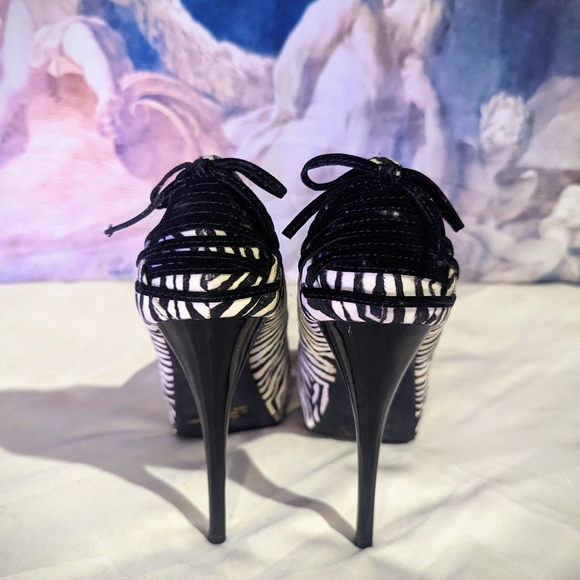 Size 7 1/2 Zebra Print Club Heels - Picture 2 of 3